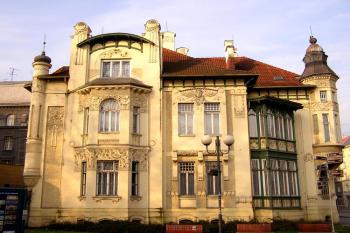 pohled na východní fasádu Eisnerovy vily ( © Jan P. Štěpánek 03/2007)