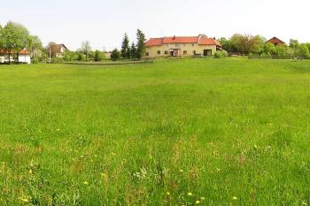 Celkový pohled od západu (© Jan P. Štěpánek 05/2006)