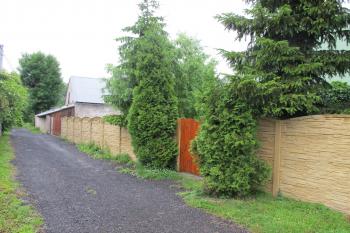 zámecká cesta od jihu, zámek stál vlevo od ní (© D Dohňanský, 06/2017)