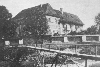 Pohled na zámek od řeky Lubiny (© Šlechtická sídla na Novojičínsku (J. TIchánek a kol., 2003))