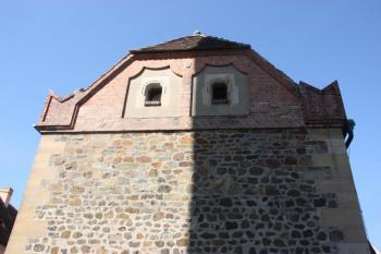 Východní štít severního křídla, postaveného jako replika na přelomu 19. a 20. století ( © Ivan Grisa 09/2011)
