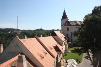 Severní hospodářské budovy na dolním nádvoří ( © Ivan Grisa 09/2011)