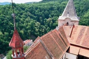 střechy jižního křídla (© Miroslav Rybáček 2004)