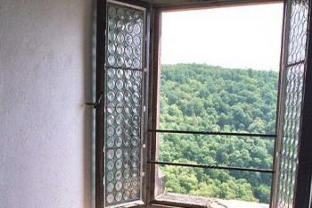 okno ve velké věži (© Miroslav Rybáček 2004)