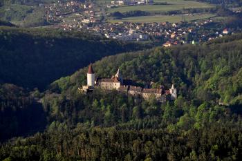 Křivoklát – letecký snímek ( © Radovan Smokoň 04/2009)