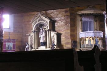 Levá strana interiéru kostela Panny Marie Sněžné ( © Jan P. Štěpánek 04/2007)