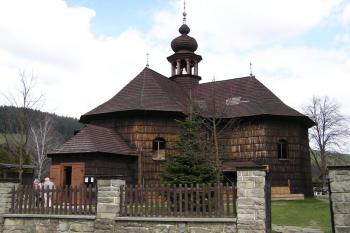 Kostel Panny Marie Sněžné ve Velkých Karlovicích ( © Jan P. Štěpánek 04/2007)