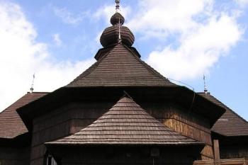 Vstup do kostelíka (© Jan P. Štěpánek, 04/2007)