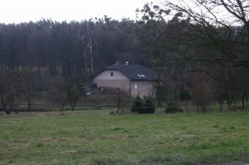 "nástupce" zámečku od sz. (© D Dohňanský, 04/2015)