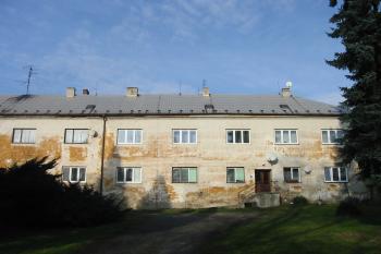 jižní průčelí (© D Dohňanský, 12/2014)