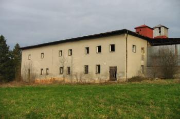 zámek od jz. (© D Dohňanský, 12/2014)
