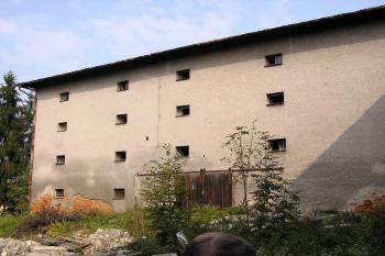 Hospodářské křídlo, sýpka ( © Jan P. Štěpánek 10/2006)