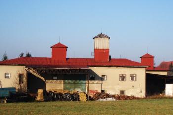 celkový pohled na zámek od jvv. ( © Jan P. Štěpánek 11/2006)