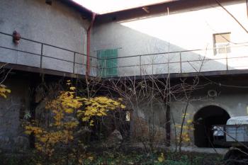 jihozápadní nároží nádvoří zámku ( © Jan P. Štěpánek 11/2006)