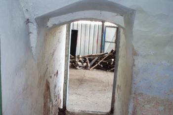 průchod v severním křídle zámku ( © Jan P. Štěpánek 11/2006)