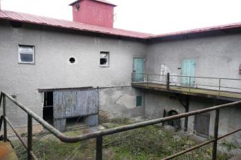 pohled na zámecké nádvoří od severozápadu ( © Jan P. Štěpánek 12/2008)