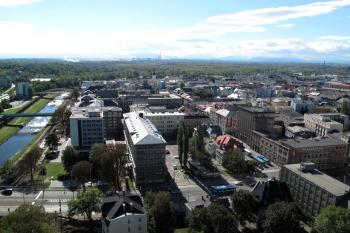 výhled z radniční věže k jihu na centrum Moravské Ostravy (© Jan P. Štěpánek   08/2012)