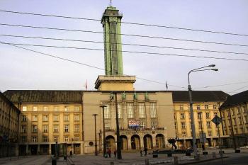 Celkový pohled na ostravskou Novou radnici. ( © Jan P. Štěpánek 03/2006)