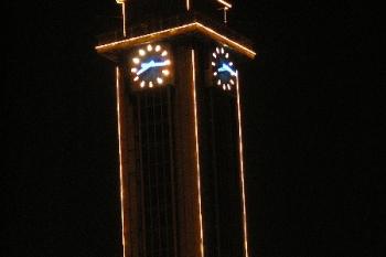 Radniční věž v noci. ( © Jan P. Štěpánek 03/2006)