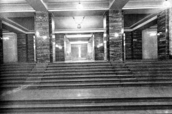 Vstupní vestibul radnice v roce 1942. ( © archiv Jiřího Tichánka)
