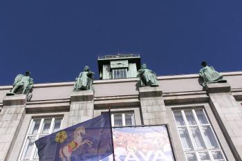 Sochařská výzdoba vstupního rizalitu Nové radnice (© Jan P. Štěpánek, 09/2006)