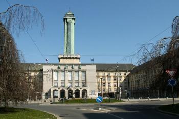 Hlavní vstupní část Nové radnice s vyhlídkovou věží. ( © Miroslav BITTER 04/2007)