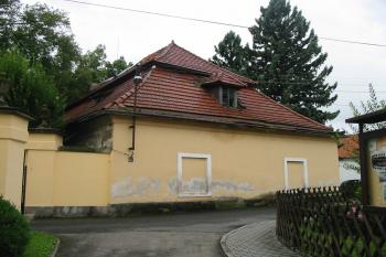 sev.strana od kostela (© D Dohňanský, 08/2014)