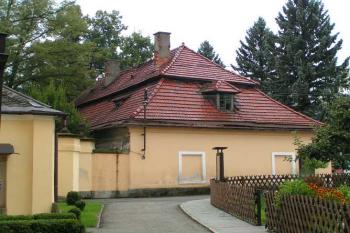 zámek Loučka - pohled od kostela (© jakub ivánek 03/2005)