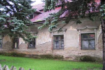 zámek Loučka - průčelí od silnice (© jakub ivánek 03/2005)