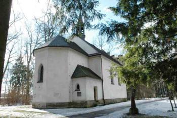 Pohled na kostel od kašny ( © Aleš Marek 03/2006)
