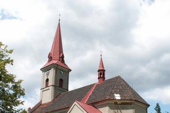 Kostel sv. Jakuba Staršího po opravě hlavní vstupní brány. (© Miroslav BITTER 07/2006)