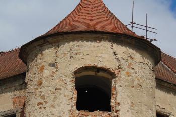 Detail jz. veže (© Dušan Dohňanský  08/2021)