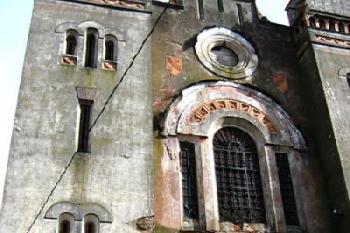 Průčelí synagogy ( © Pavel Vítek 04/2006)
