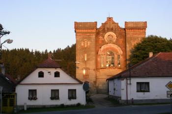 Synagoga ve světle slunce - rok 2007 (© Mgr. Kottová  7/2007)