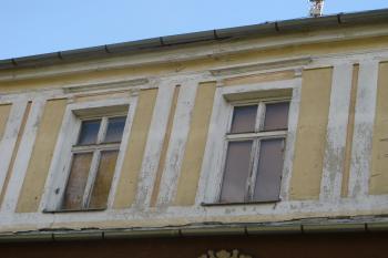 snad jediná zachována původní část zámku - 1.patro na jižní straně (© D Dohňanský, 07/2018)