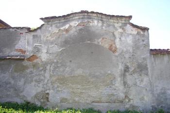 zazděný původní vjezd do hospodářského dvora ( © Ondřej Štěpánek 06/2006)
