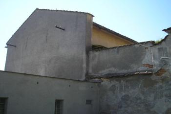 štít hospodářské budovy od severu ( © Ondřej Štěpánek 06/2006)