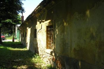 původní hospodářská budova ( © Ondřej Štěpánek 06/2006)
