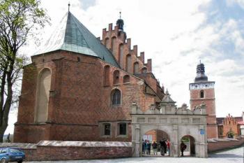 kostel se zvonicí od severovýchodu ( © Pavel Zany Komárek 6/5/2005)