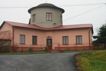 zámeček s novou fasádou (© D Dohňanský, 11/2014)