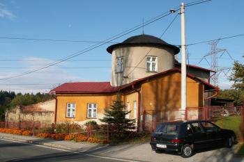 Pravé křídlo letohrádku (© Miroslav BITTER 2005)