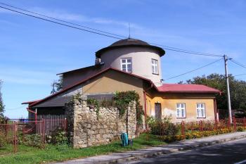 Larischovský letohrádek od jihozápadu ( © Jan P. Štěpánek 09/2007)