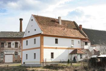 Od severovýchodu ( © Luděk Pitter 04/2006)