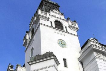 Nárožní radniční věž. ( © Jan P. Štěpánek 04/2006)