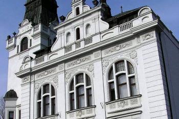 Průčelí radnice. ( © Jan P. Štěpánek 04/2006)