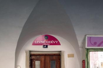 vstupní portál dveří (© Miroslav BITTER 04/2006)