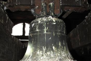 zvon z roku 1577 ve věžičce kostela ( © Jan P. Štěpánek 10/2013)