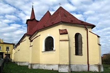 celkový pohled na presbyteriální stranu kostela (© Jan P. Štěpánek 10/2013)