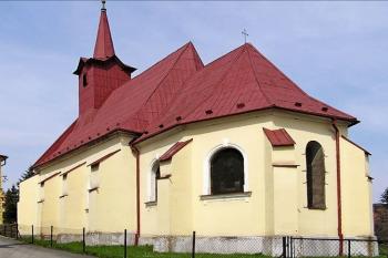 Celkový pohled na kostel sv. Kříže od jihovýchodu (© Jan P. Štěpánek 04/2006)