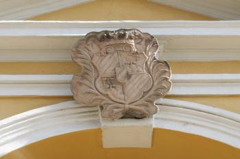Znak Zenů z Danhausenu nad vstupem do farního kostela sv. Václava ( © Miroslav BITTER 04/2006)